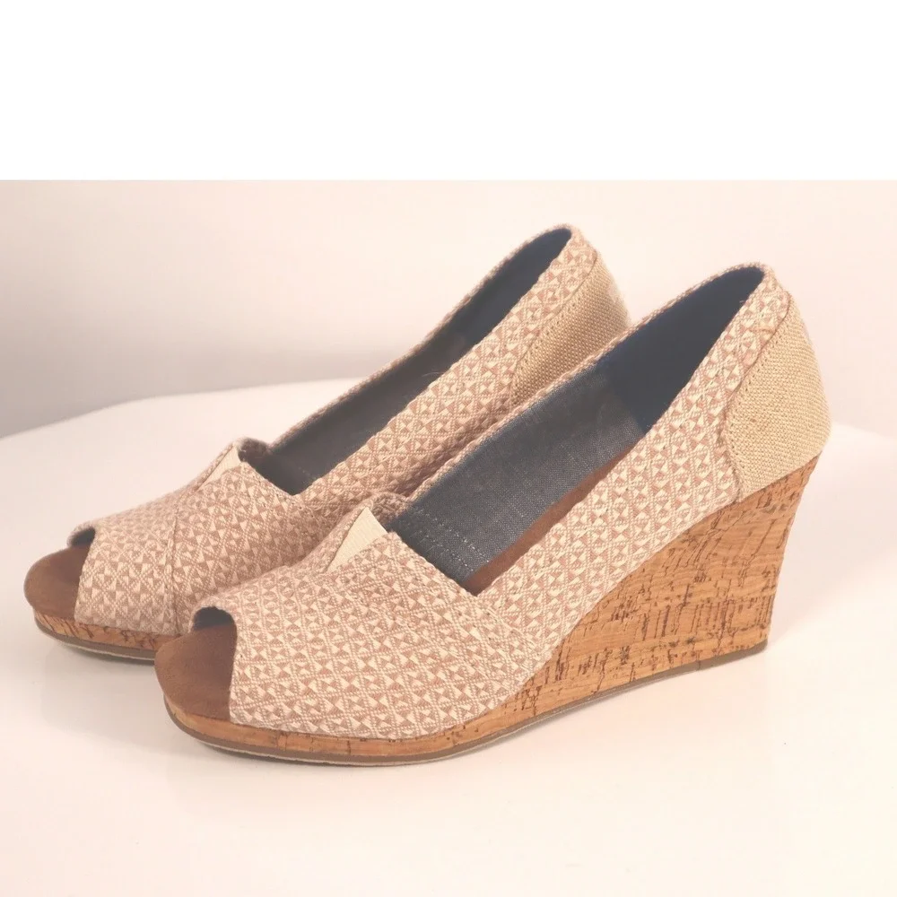 TOMS Women's Tan Geometric Toe Cork Wedge‎ Sandals Size 7.5 w